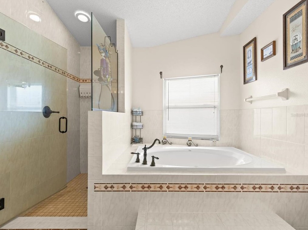 1409 Sunset Rd, Tarpon Springs FL  34689-2728 exterior