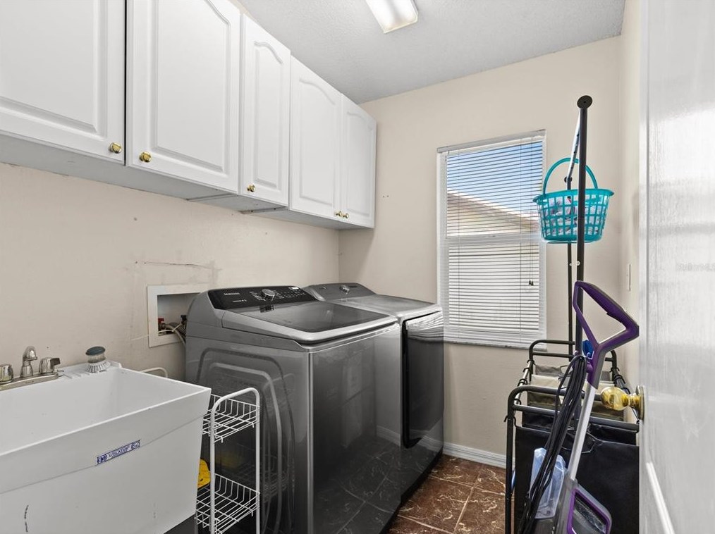 1409 Sunset Rd, Tarpon Springs FL  34689-2728 exterior