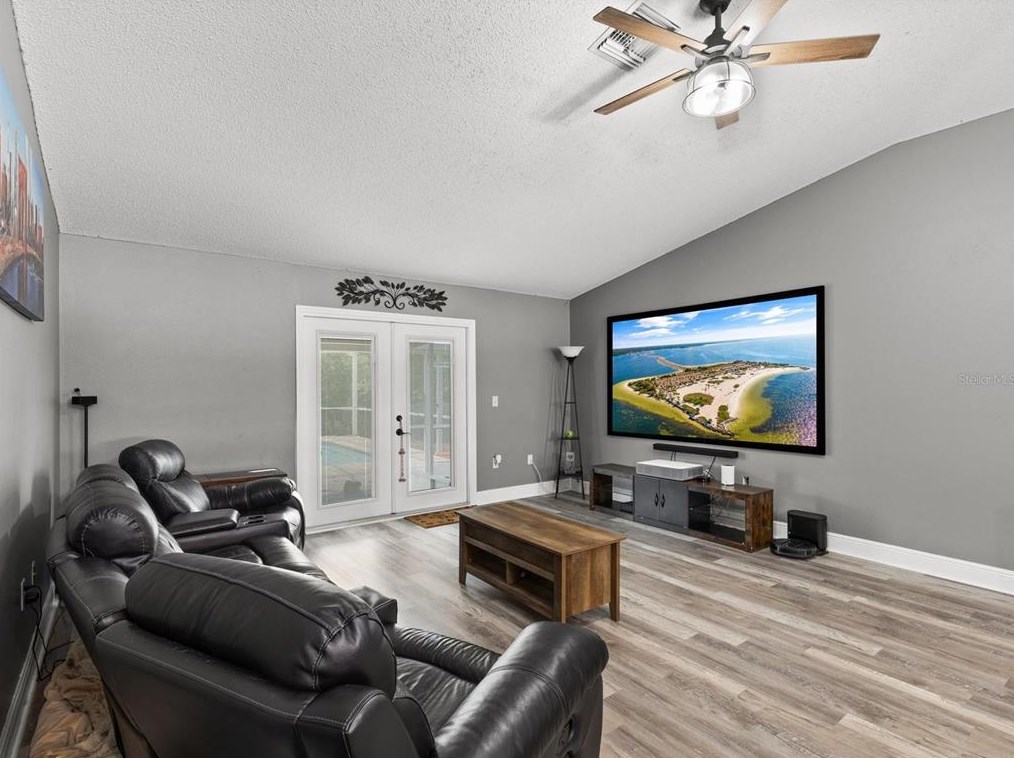 1409 Sunset Rd, Tarpon Springs FL  34689-2728 exterior