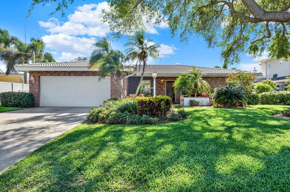 11884 Walker Ave, Largo, FL 33772-7127
