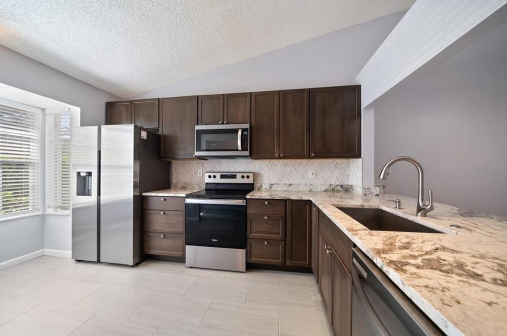 894 Jackson Ct, Palm Harbor FL  34683-6337 exterior