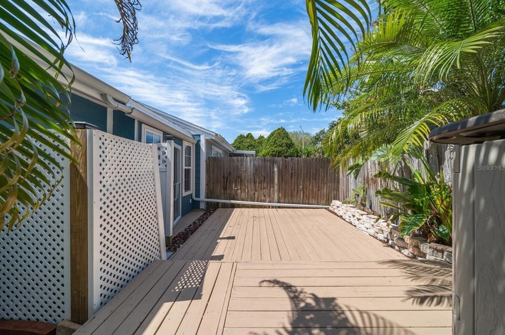 894 Jackson Ct, Palm Harbor FL  34683-6337 exterior