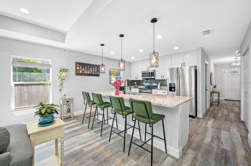 920 Castle Ct, Tampa FL  33612-8131 exterior