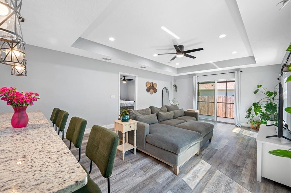 920 Castle Ct, Tampa FL  33612-8131 exterior