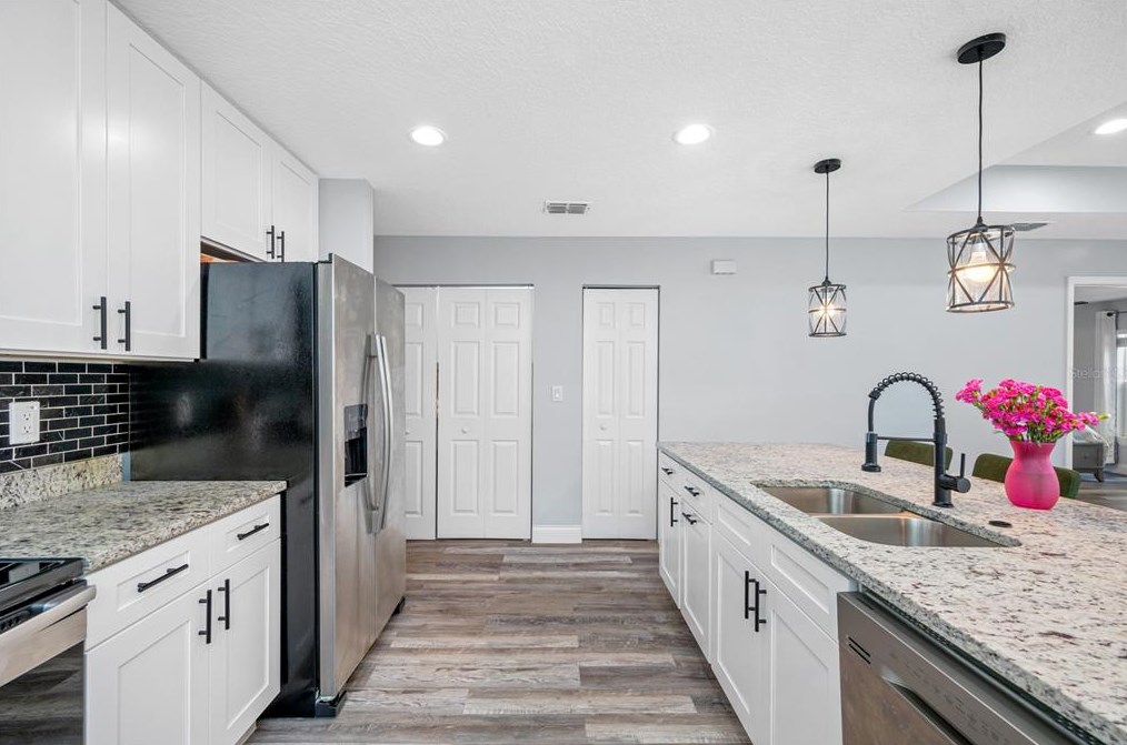 920 Castle Ct, Tampa FL  33612-8131 exterior