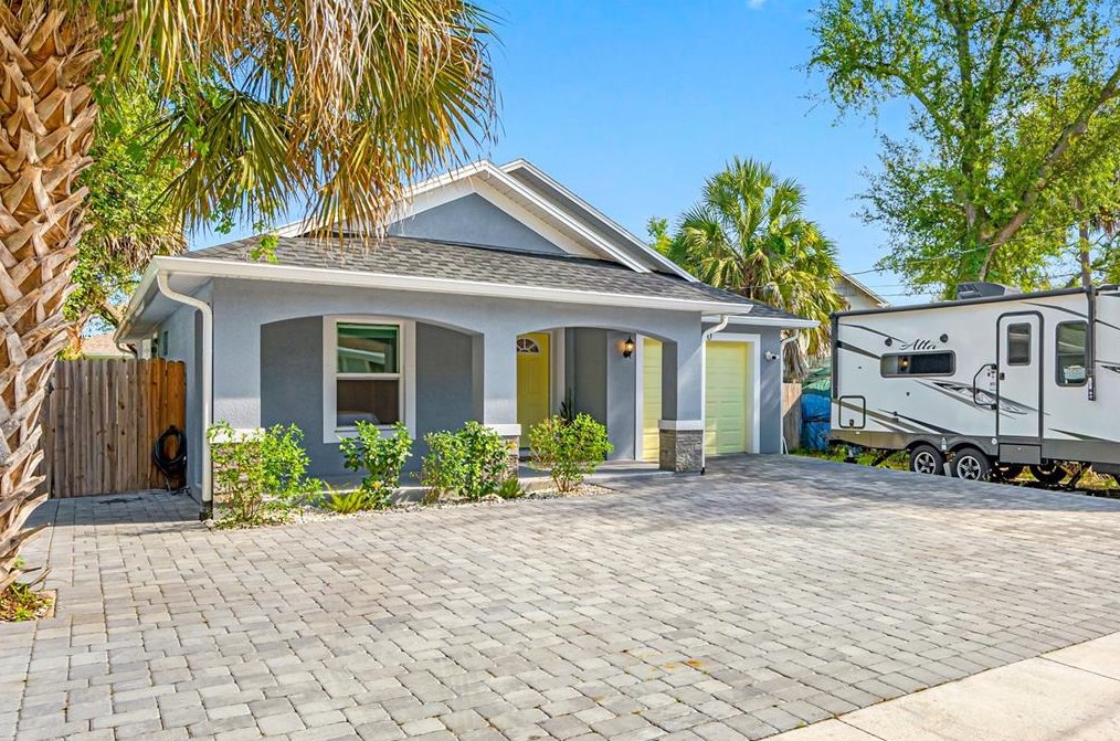 920 Castle Ct, Tampa FL  33612-8131 exterior