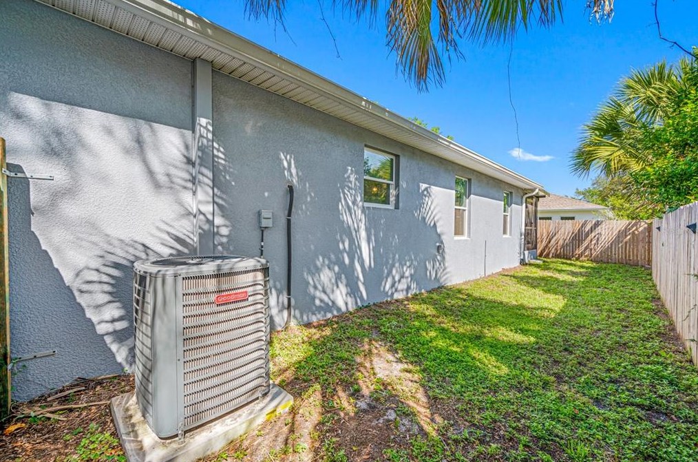 920 Castle Ct, Tampa FL  33612-8131 exterior