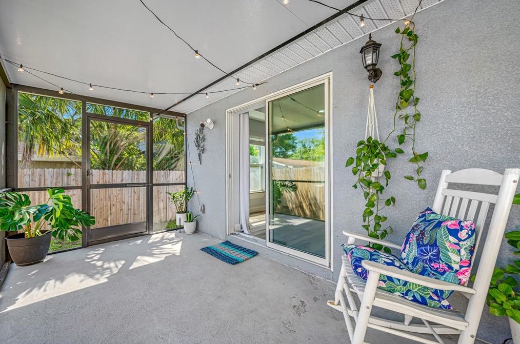 920 Castle Ct, Tampa FL  33612-8131 exterior