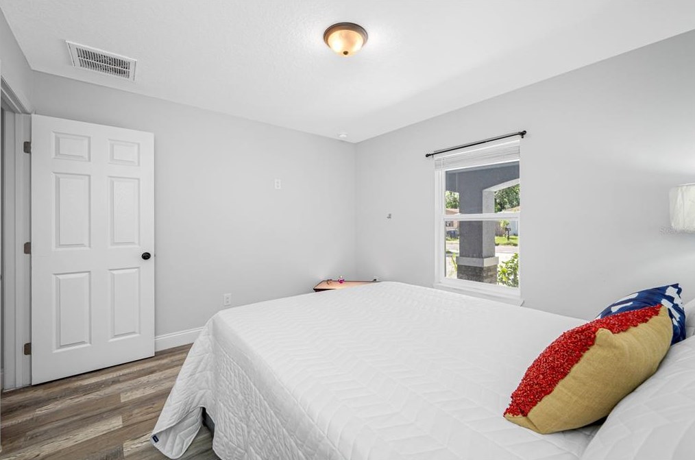 920 Castle Ct, Tampa FL  33612-8131 exterior