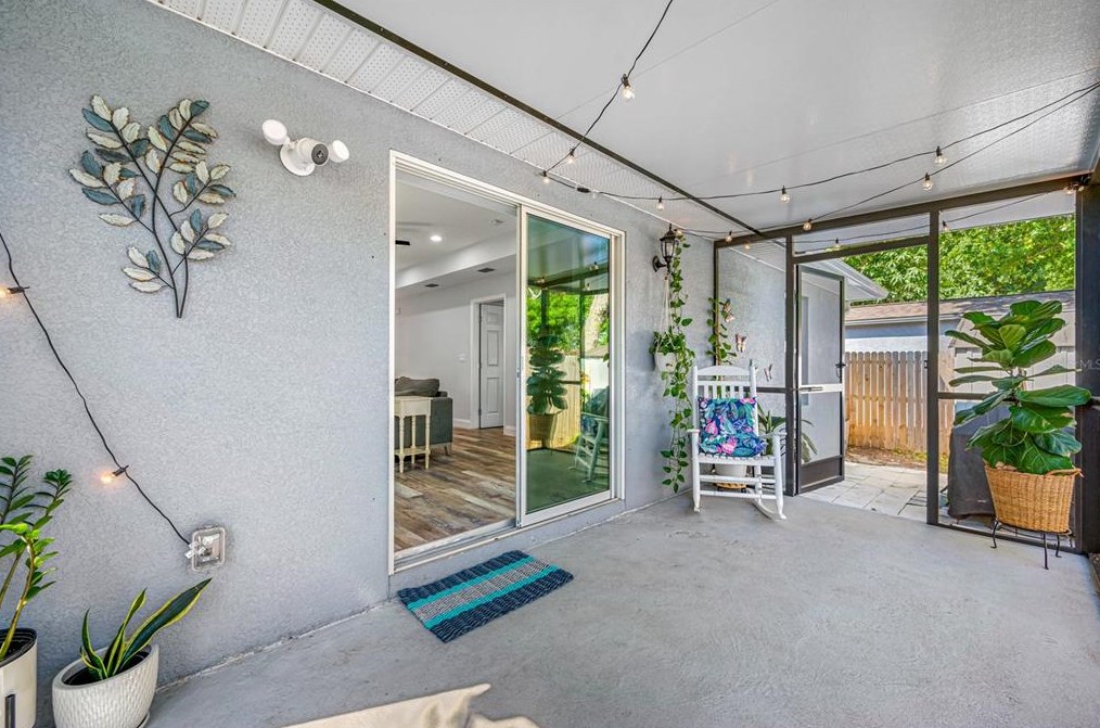 920 Castle Ct, Tampa FL  33612-8131 exterior