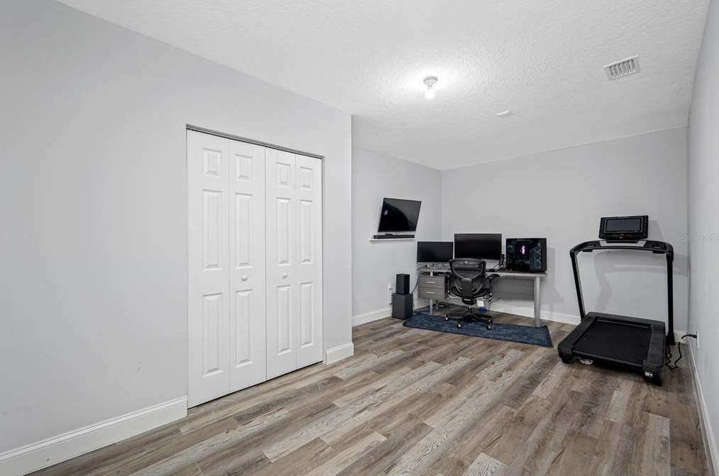 920 Castle Ct, Tampa FL  33612-8131 exterior