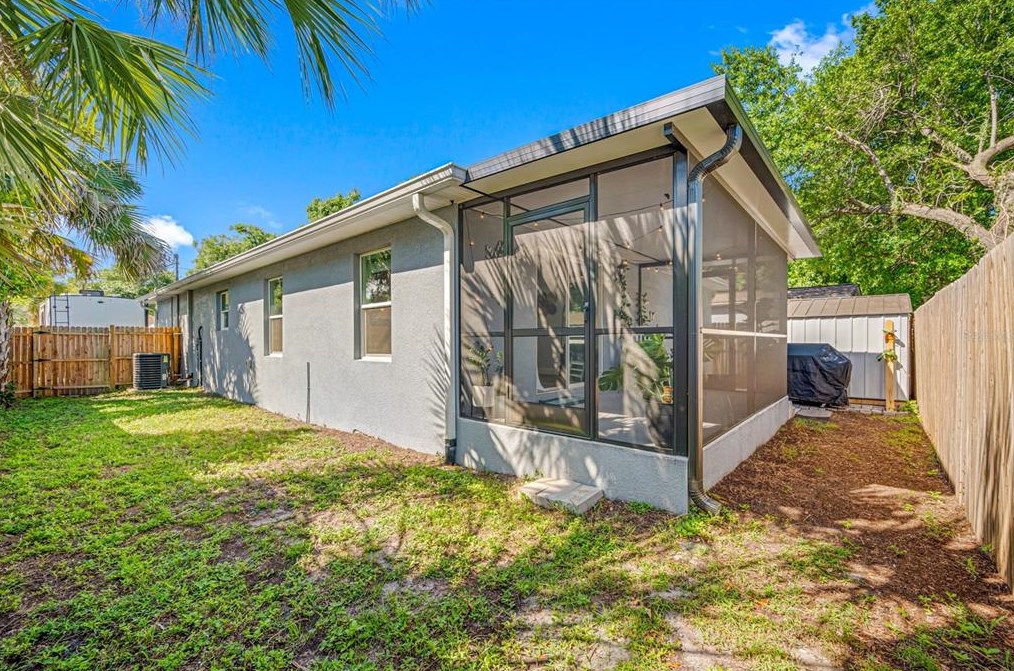 920 Castle Ct, Tampa FL  33612-8131 exterior