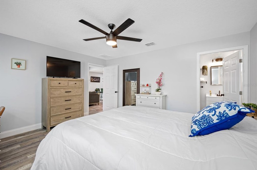 920 Castle Ct, Tampa FL  33612-8131 exterior