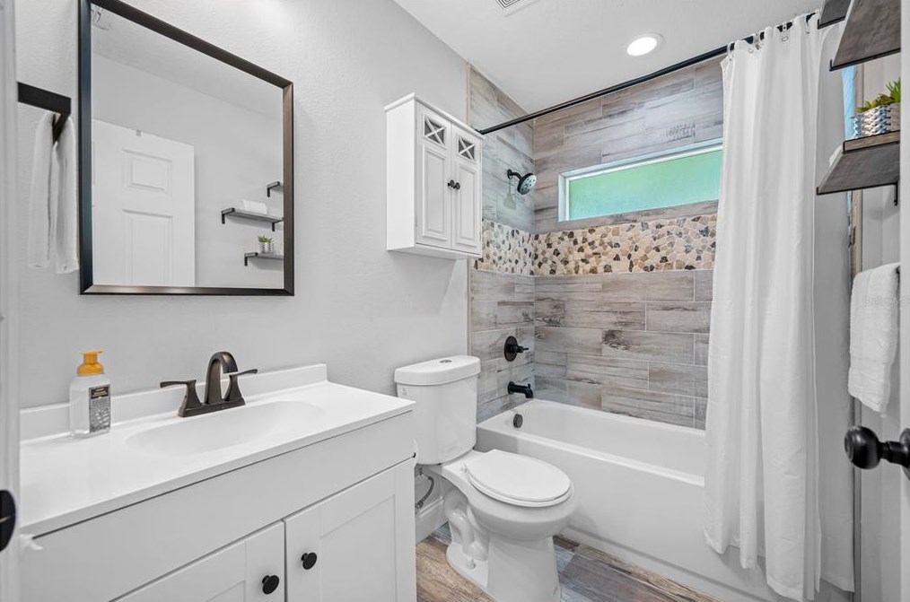 920 Castle Ct, Tampa FL  33612-8131 exterior