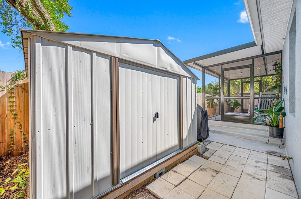 920 Castle Ct, Tampa FL  33612-8131 exterior