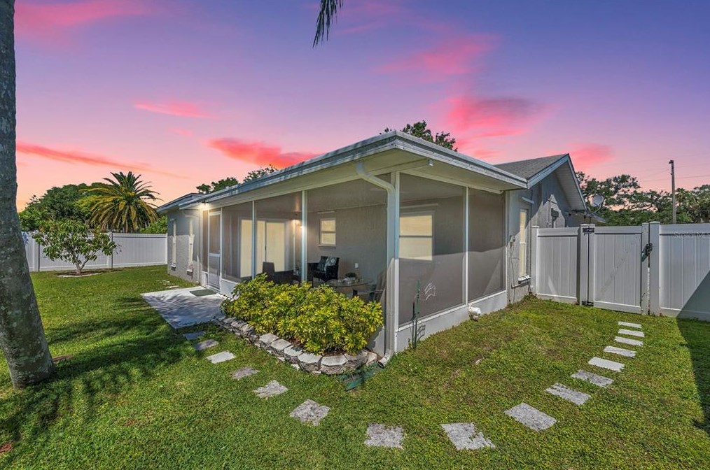 9472 86th Ave, Largo, FL 33777