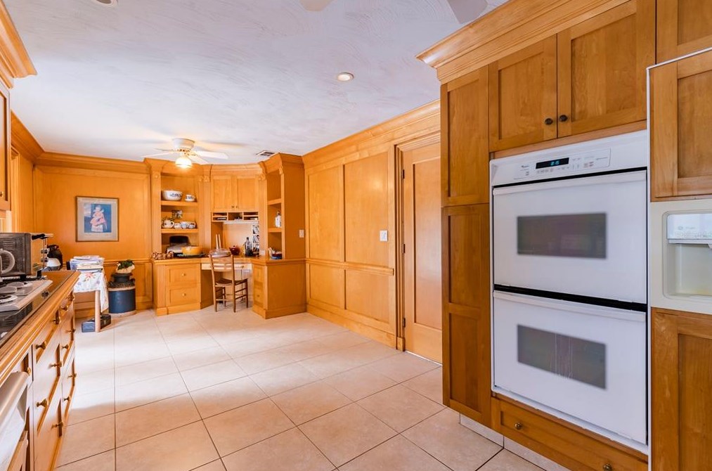 2045 Golf Vw Dr, Dunedin FL 34698-2330 exterior