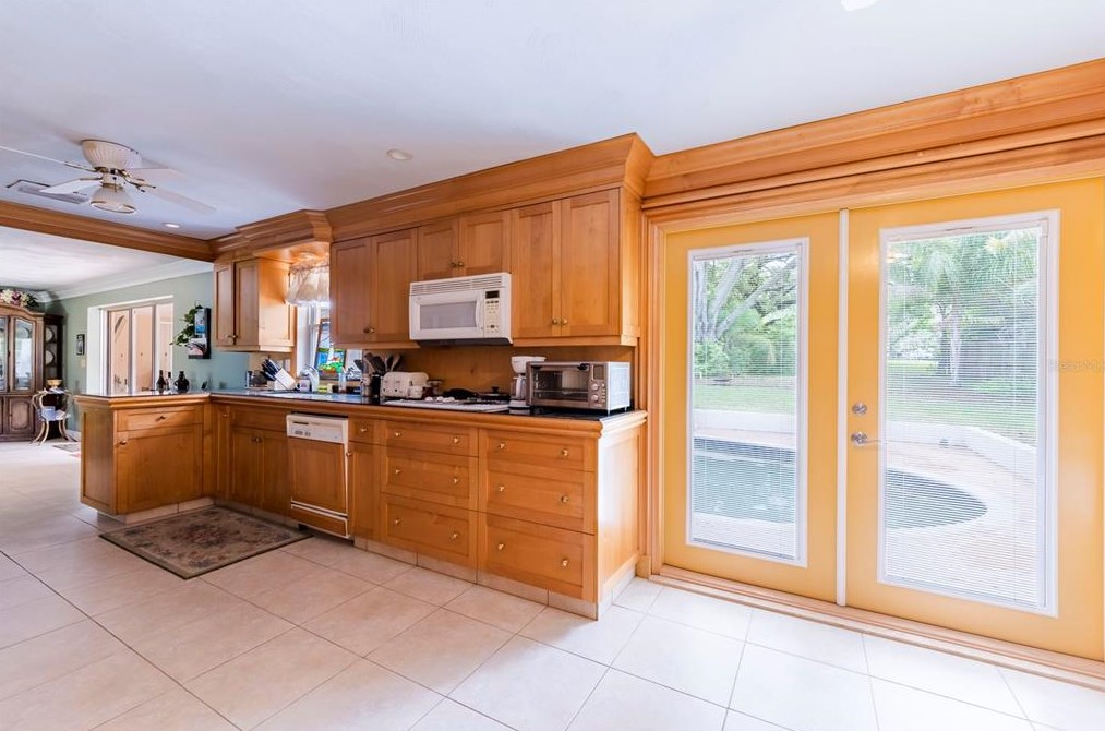 2045 Golf Vw Dr, Dunedin FL 34698-2330 exterior