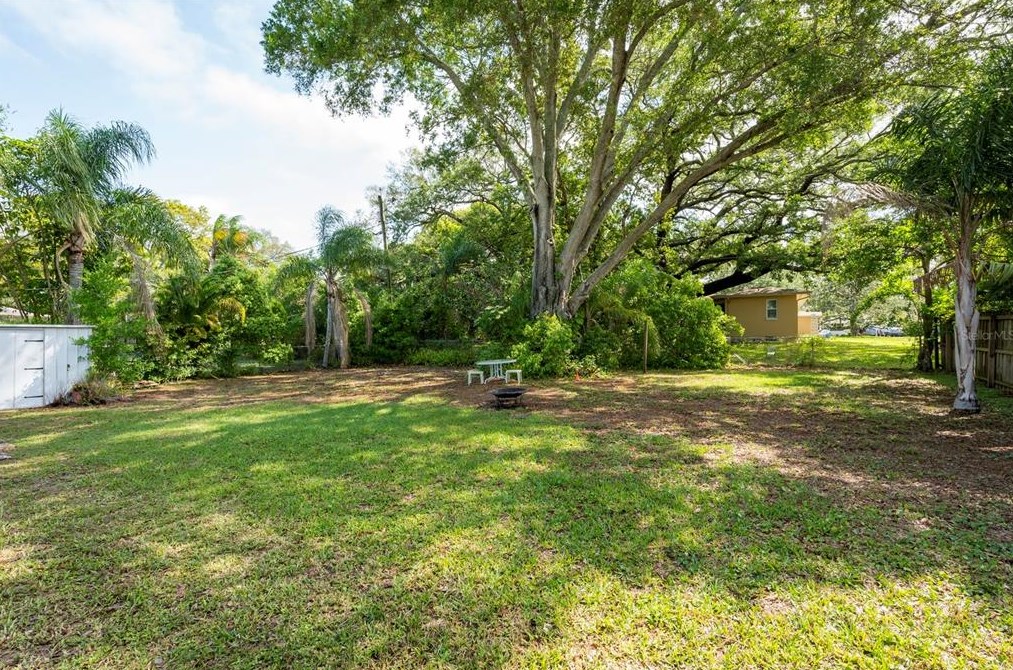 2045 Golf Vw Dr, Dunedin FL 34698-2330 exterior