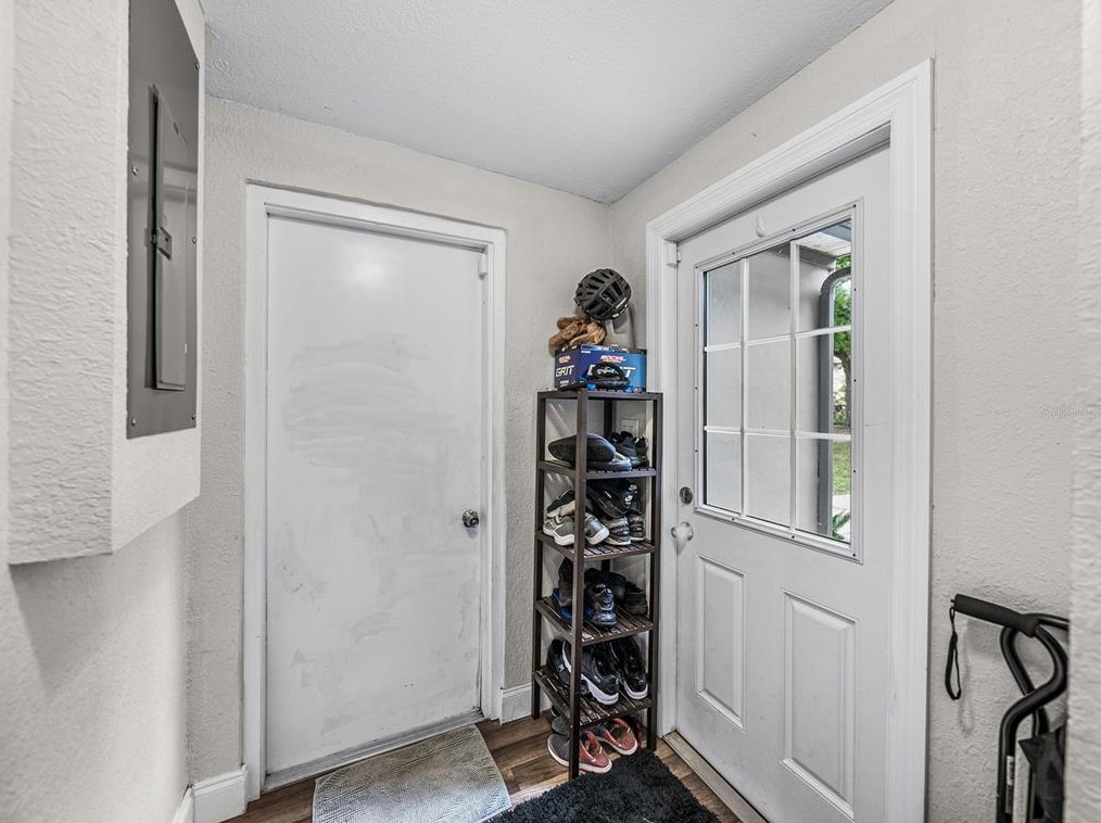 1627 Holly Rd, Lakeland FL  33801-2210 exterior