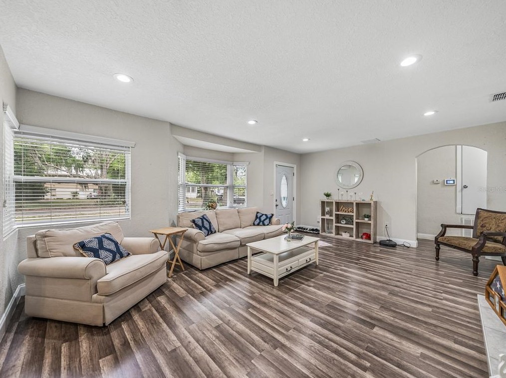 1627 Holly Rd, Lakeland FL  33801-2210 exterior