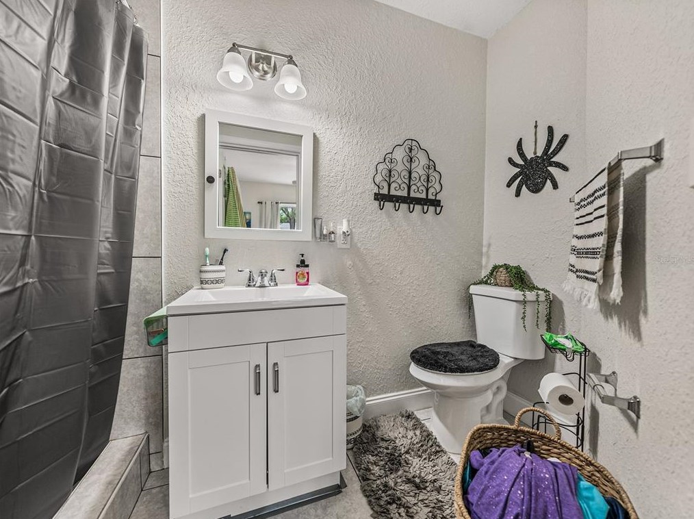 1627 Holly Rd, Lakeland FL  33801-2210 exterior