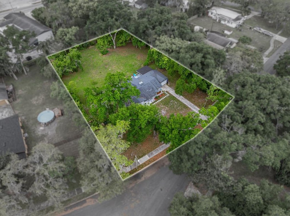 1627 Holly Rd, Lakeland FL  33801-2210 exterior