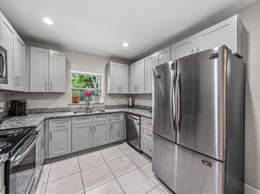 1627 Holly Rd, Lakeland FL  33801-2210 exterior