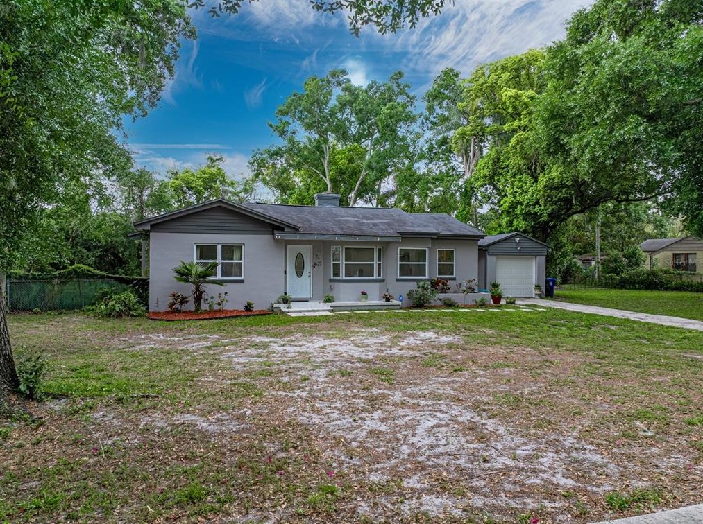 1627 Holly Rd, Lakeland FL  33801-2210 exterior