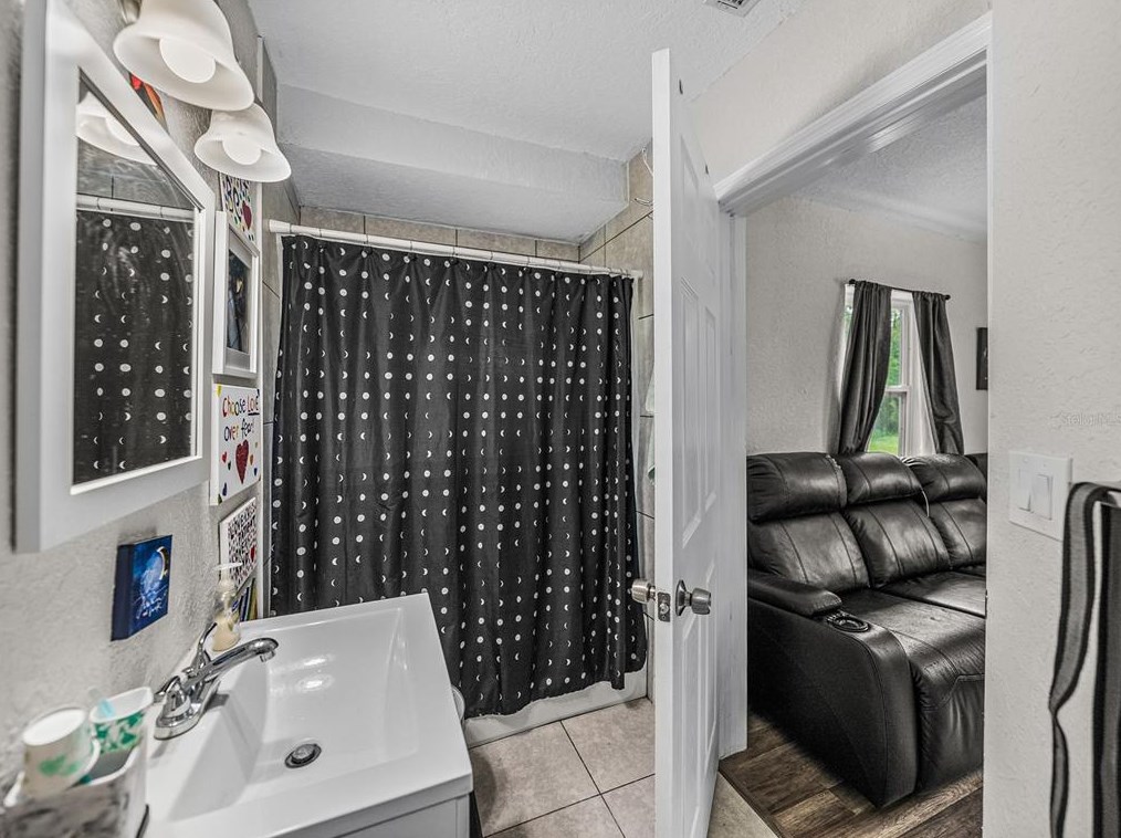 1627 Holly Rd, Lakeland FL  33801-2210 exterior