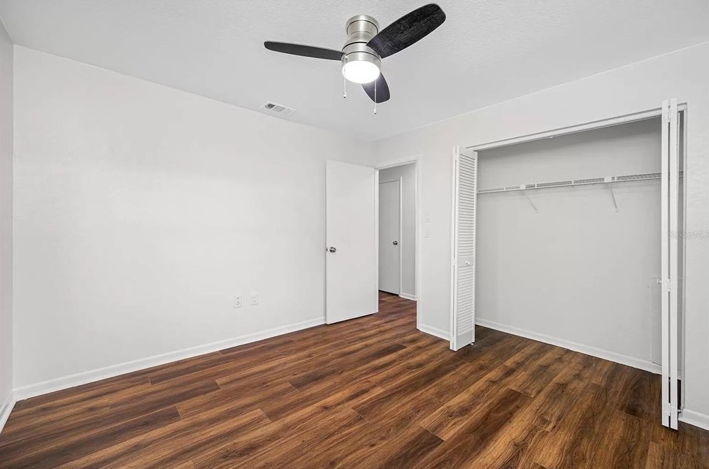 1869 Teakwood Ln, Dunedin FL  34698-4132 exterior