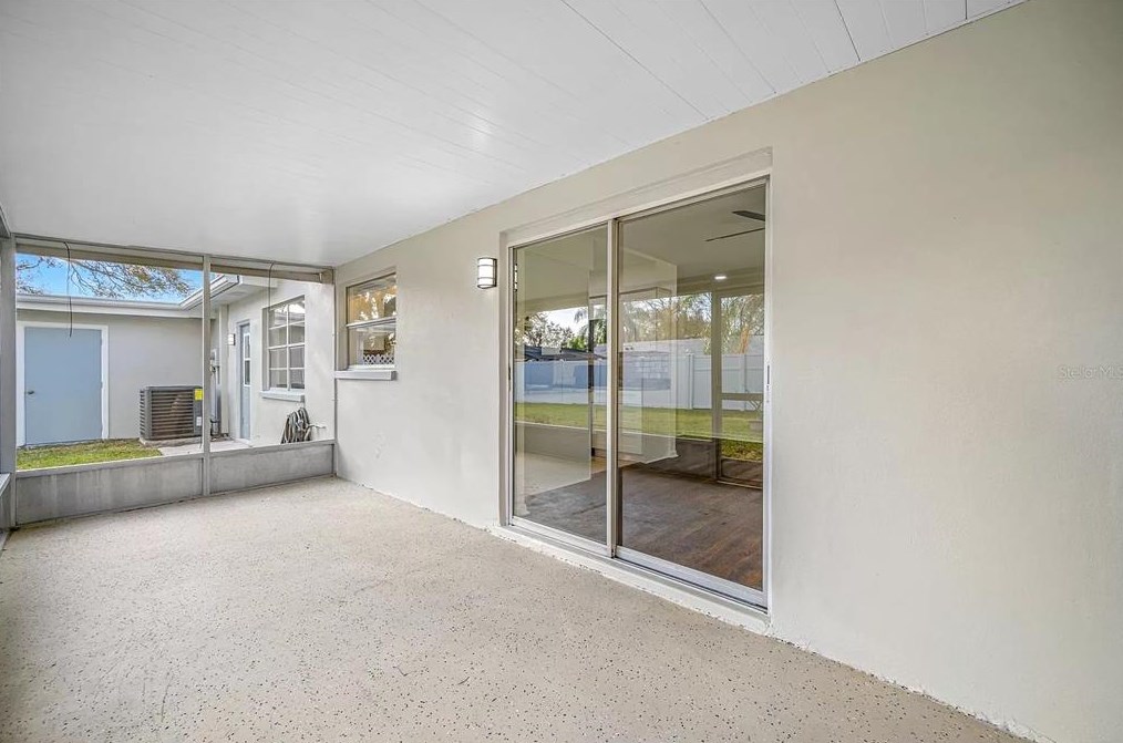 1869 Teakwood Ln, Dunedin FL  34698-4132 exterior