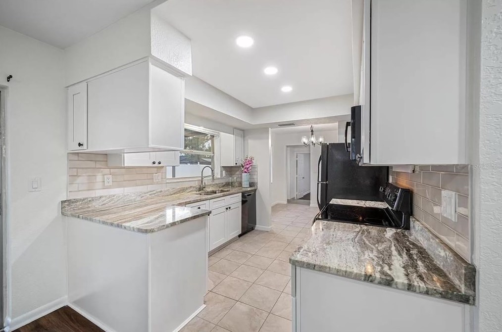 1869 Teakwood Ln, Dunedin FL  34698-4132 exterior