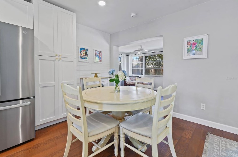 926 Lexington Dr, Dunedin FL  34698-8215 exterior