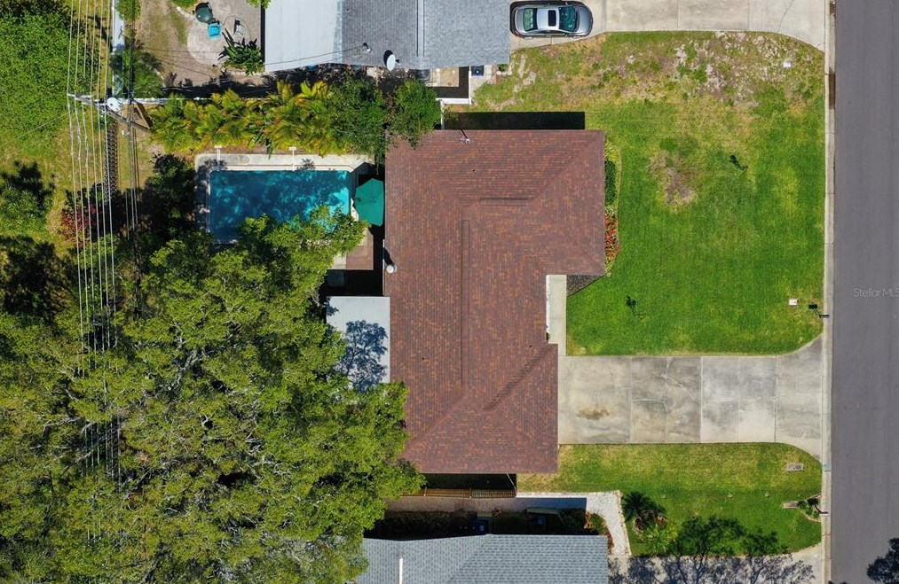 926 Lexington Dr, Dunedin FL  34698-8215 exterior
