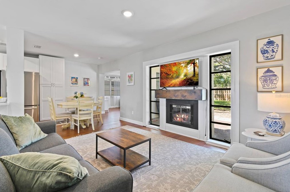 926 Lexington Dr, Dunedin FL  34698-8215 exterior