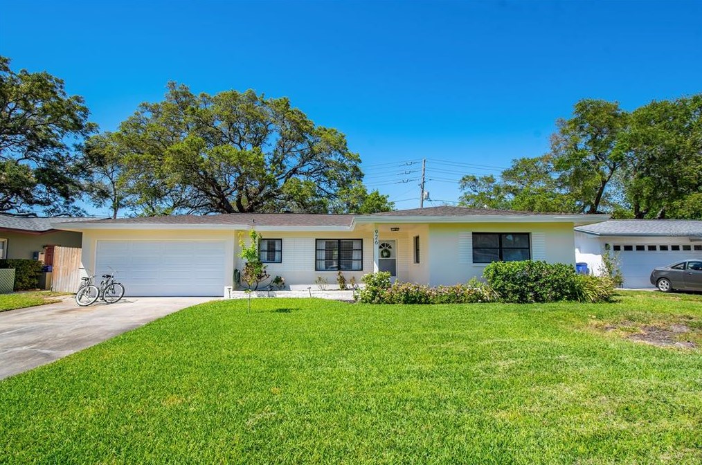 926 Lexington Dr, Dunedin FL  34698-8215 exterior
