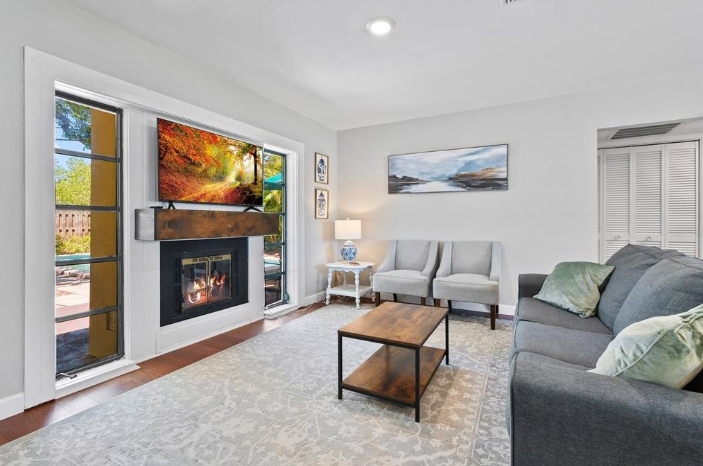 926 Lexington Dr, Dunedin FL  34698-8215 exterior