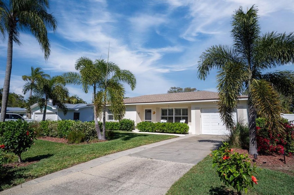1505 San Charles Dr, Dunedin, FL 34698-4323