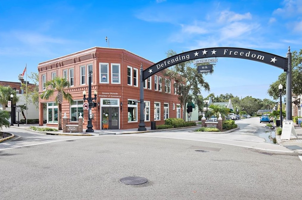 354 Colonial Ct, Dunedin FL  34698-8007 exterior