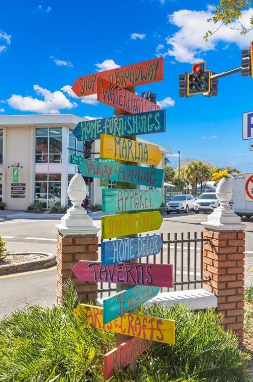 354 Colonial Ct, Dunedin FL  34698-8007 exterior