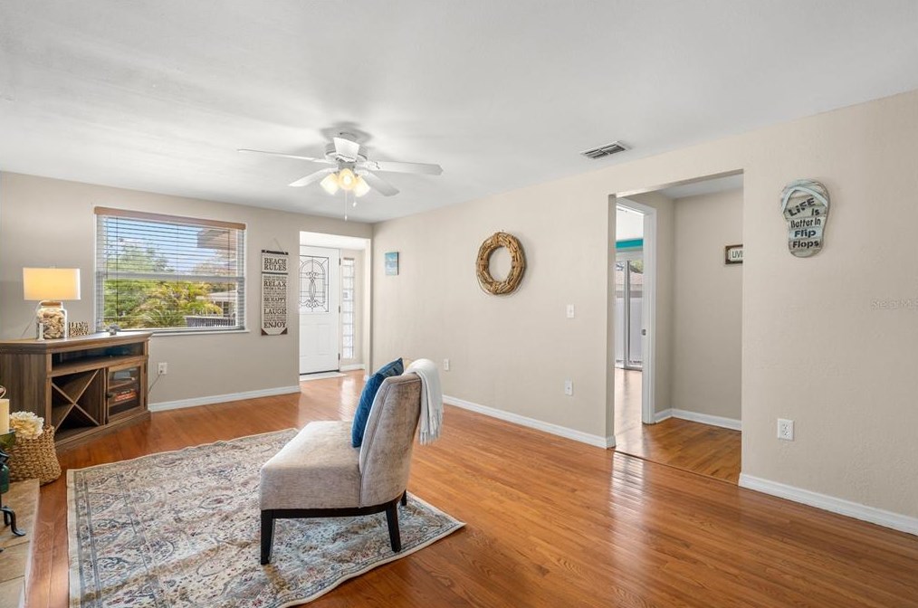 354 Colonial Ct, Dunedin FL  34698-8007 exterior