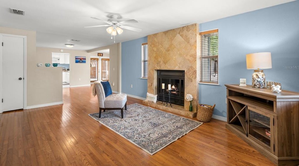 354 Colonial Ct, Dunedin FL  34698-8007 exterior