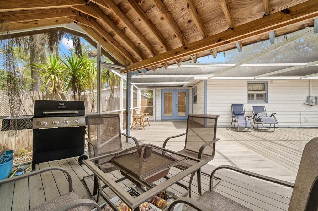 354 Colonial Ct, Dunedin FL  34698-8007 exterior