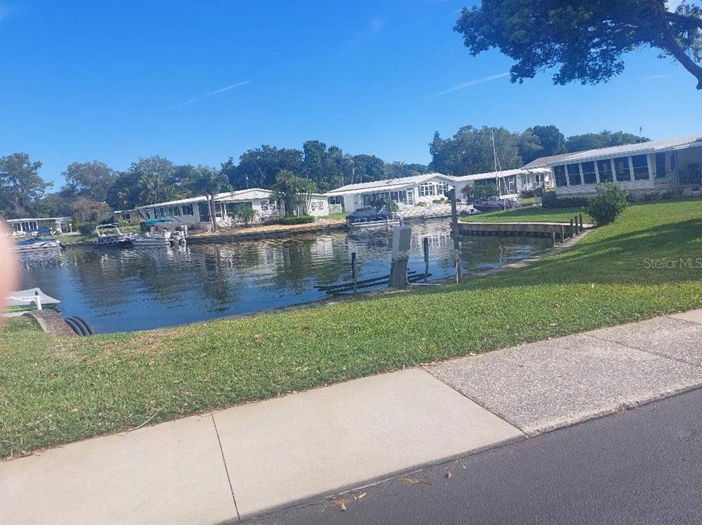 59 Lexington Ct #11, Palm Harbor, FL 34684