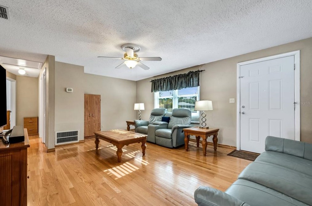 11585 Leisure Ln, Largo, FL 33773-4702