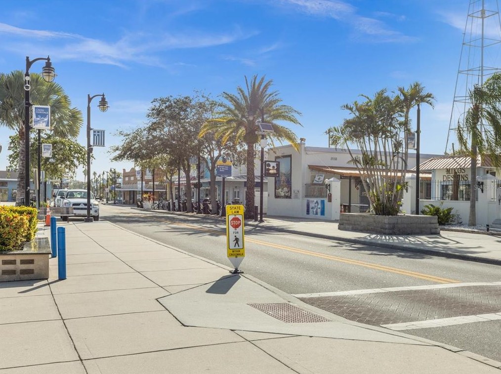 1464 Watermill Cir, Tarpon Springs FL  34689-7030 exterior