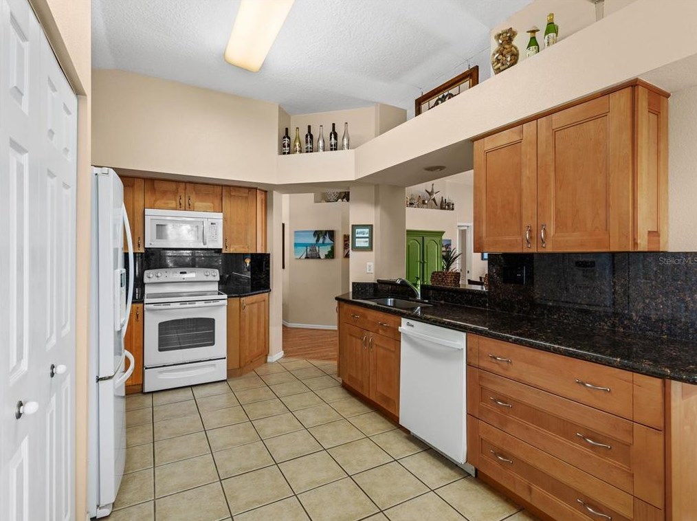 1464 Watermill Cir, Tarpon Springs FL  34689-7030 exterior