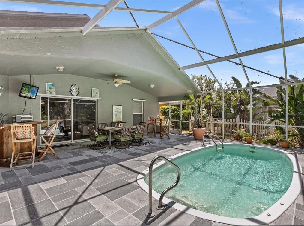 1464 Watermill Cir, Tarpon Springs FL  34689-7030 exterior