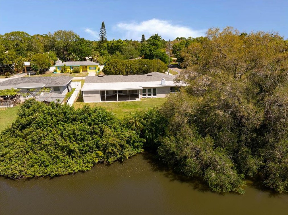 1555 Valencia St, Clearwater, FL 33756-3653